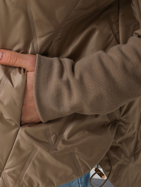 Kurtka damska przejściowa pikowana z kapturem kamelowa Dstreet TY5561