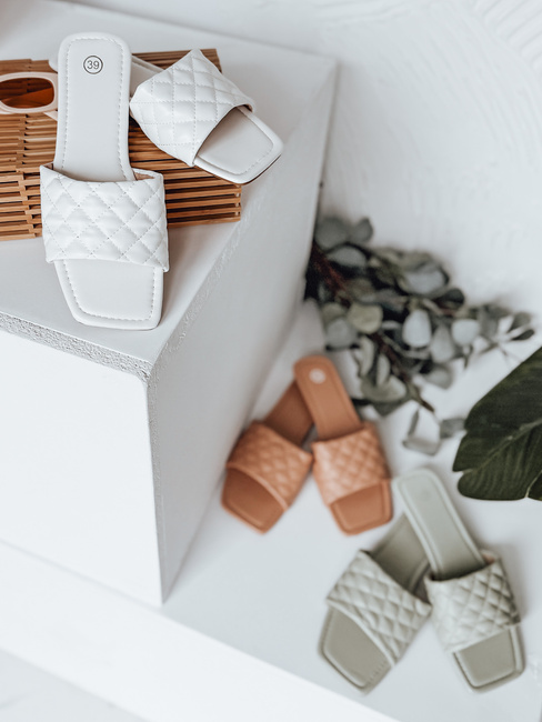 Klapki damskie SATELIVA białe Dstreet ZY0970