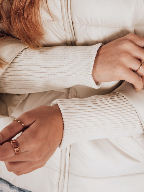 Kurtka damska pikowana z kapturem biała Dstreet ty5355