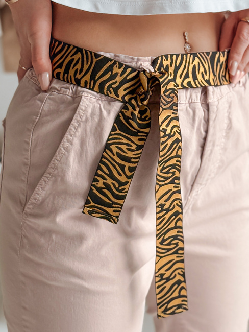 Spodnie damskie casualowe z paskiem MADELINA różowe Dstreet UY2627