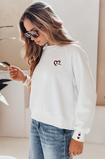 Bluza damska oversize z haftem serc MONLOVE biała Dstreet BY1507