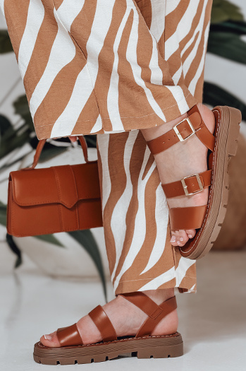 Sandały damskie z klamrami SOLARIA kamelowe Dstreet ZY0891