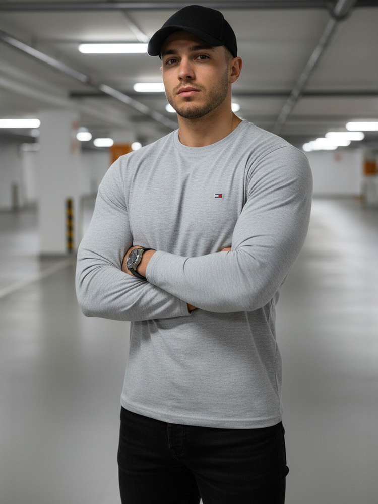 Pánske tričko svetlo-sivej farby.