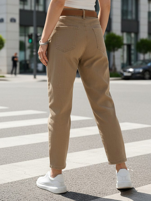 Jeansy damskie z paskiem mom fit ciemnobeżowe Dstreet UY2878