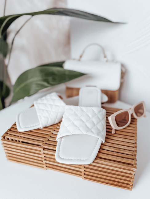 Klapki damskie SATELIVA białe Dstreet ZY0970