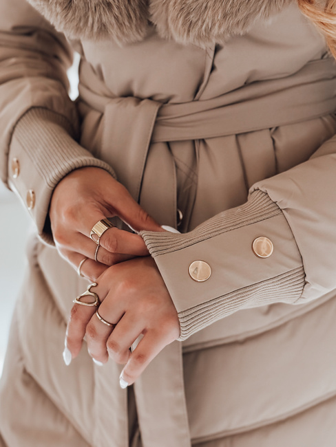 Kurtka zimowa damska pikowana z futerkiem kamelowa Dstreet TY5077