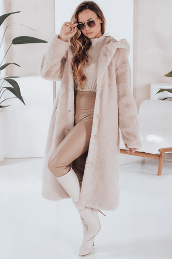 Płaszcz damski futerkowy HELLOCHIC długi beżowy Dstreet TY4987