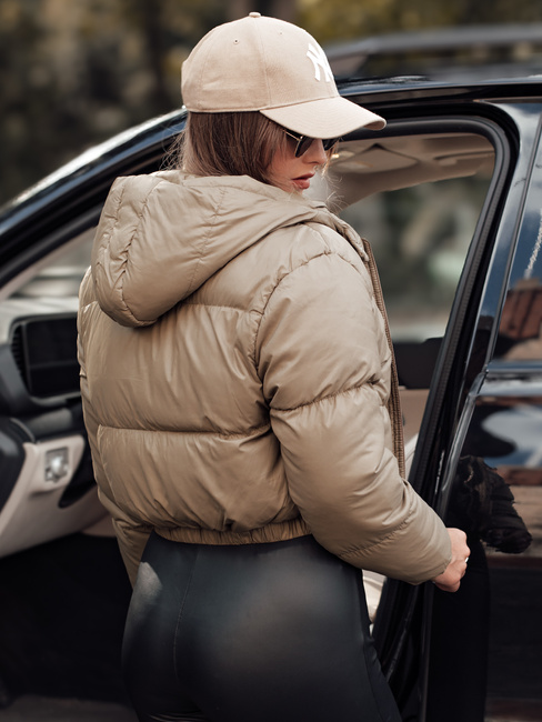 Kurtka damska zimowa ZENZI pikowana z kapturem beżowa Dstreet TY4722